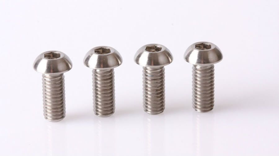 Tornillos especiales de titanio para la industria aeroespacial :: Kuzu Mecanizados y Decoletaje