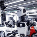 Robot humanoide en una empresa automovilística :: Kuzu Decoletaje